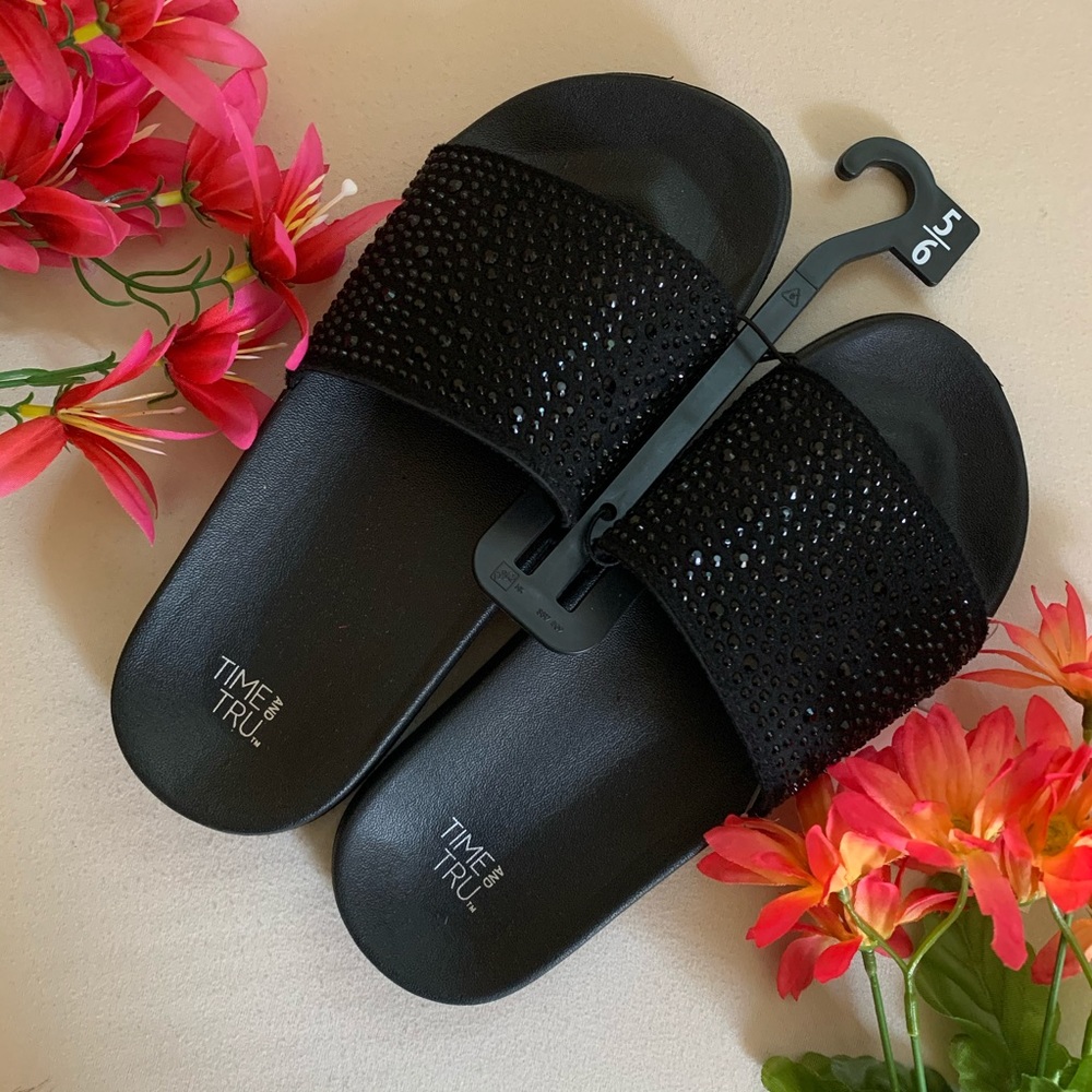 New! Women's Pool Slides by Time and Tru Size 5-6